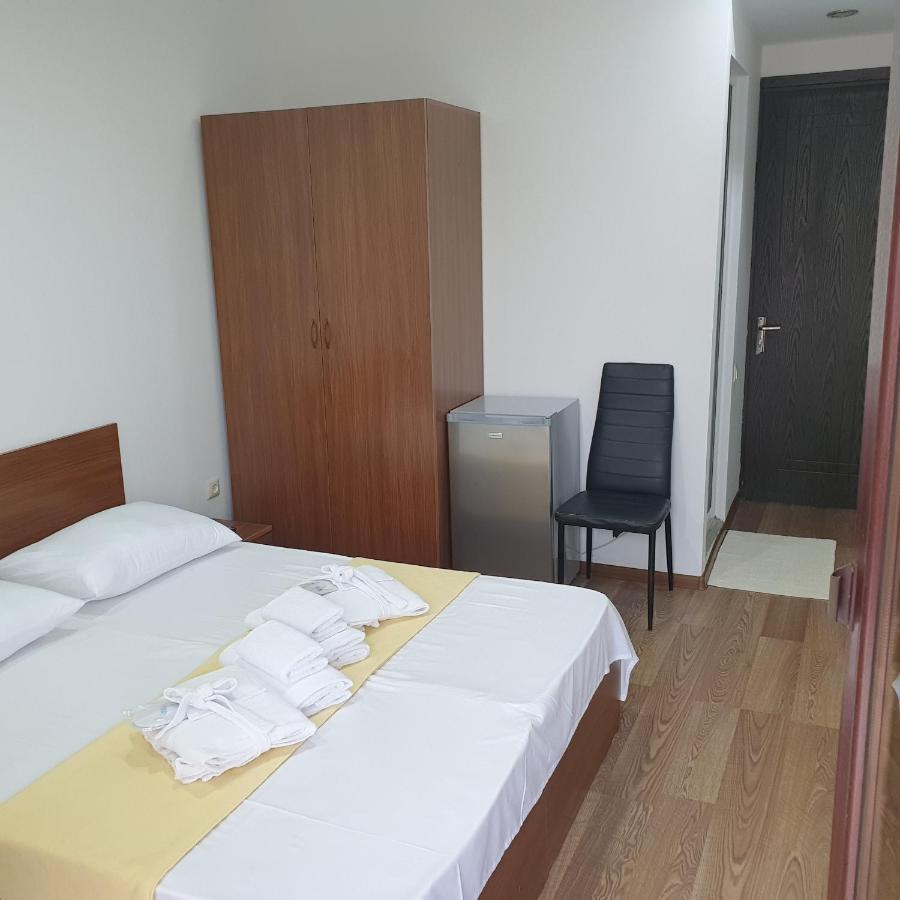 Hotel Leon Batumi Exterior photo