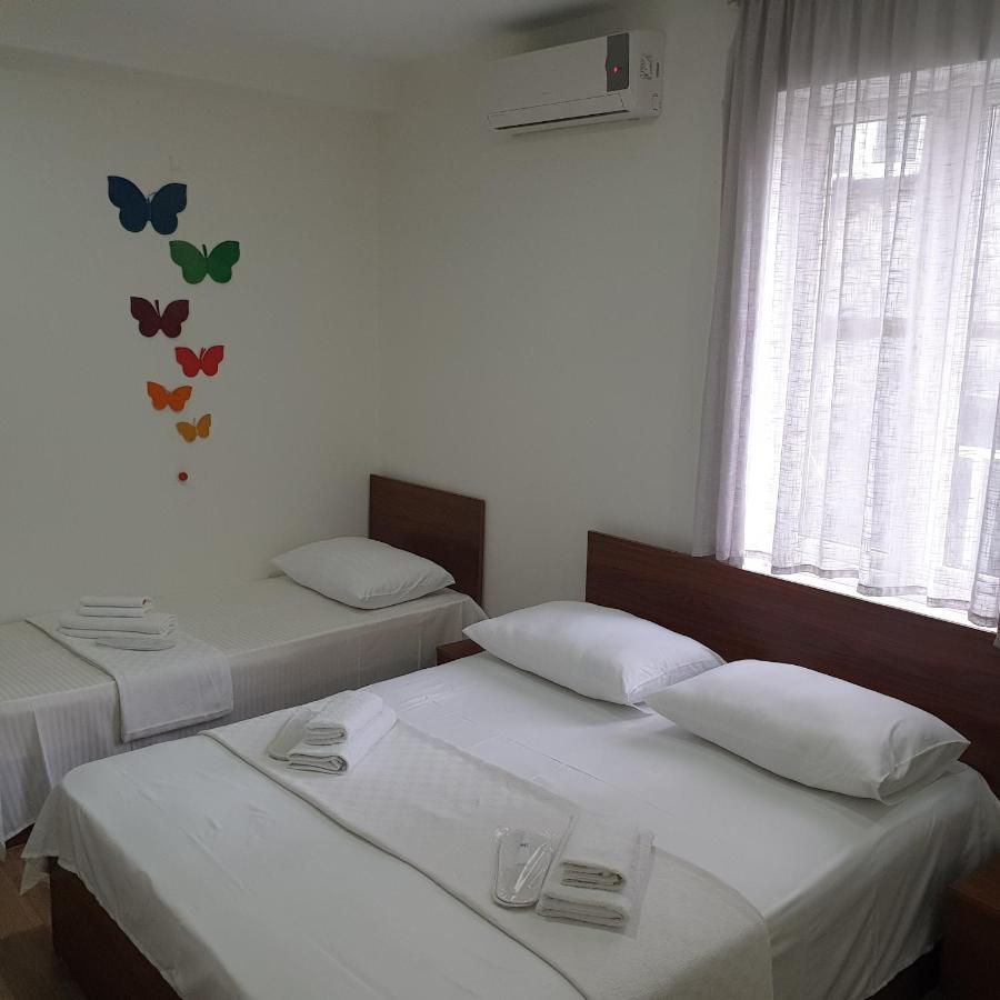 Hotel Leon Batumi Exterior photo