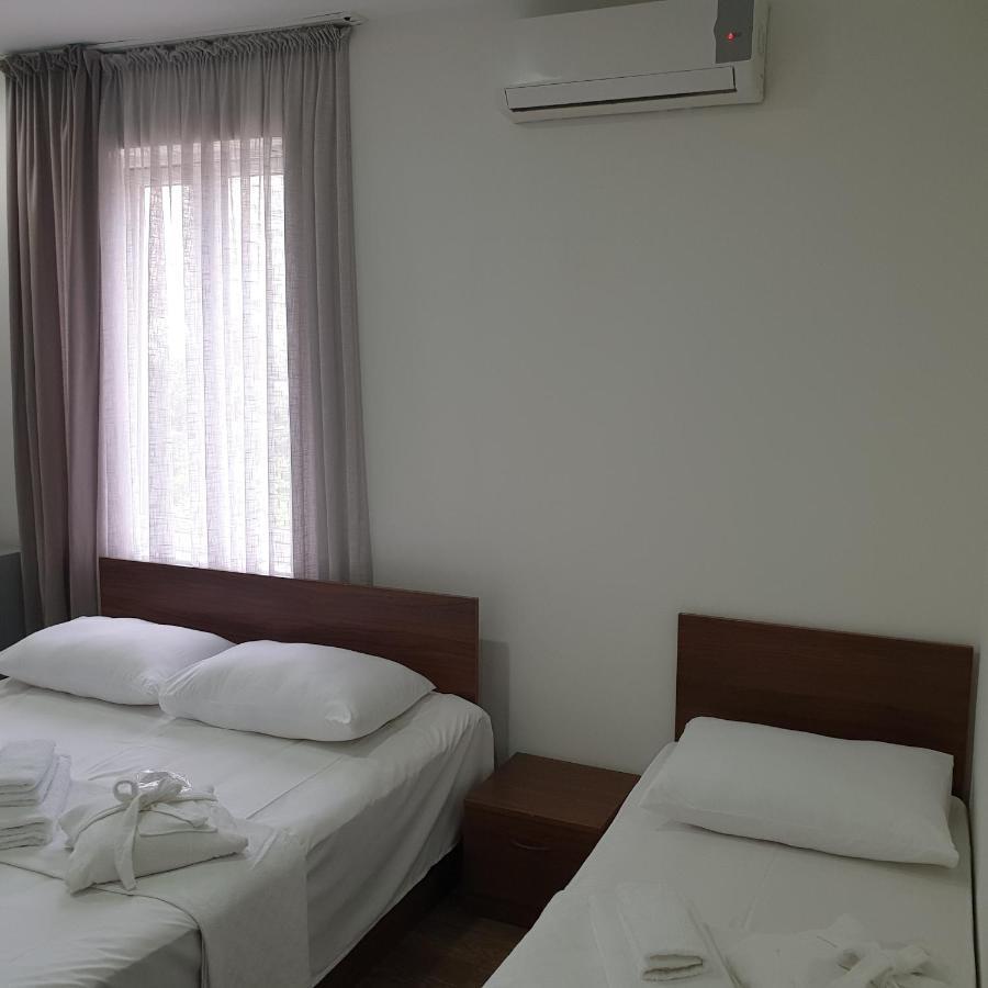 Hotel Leon Batumi Exterior photo