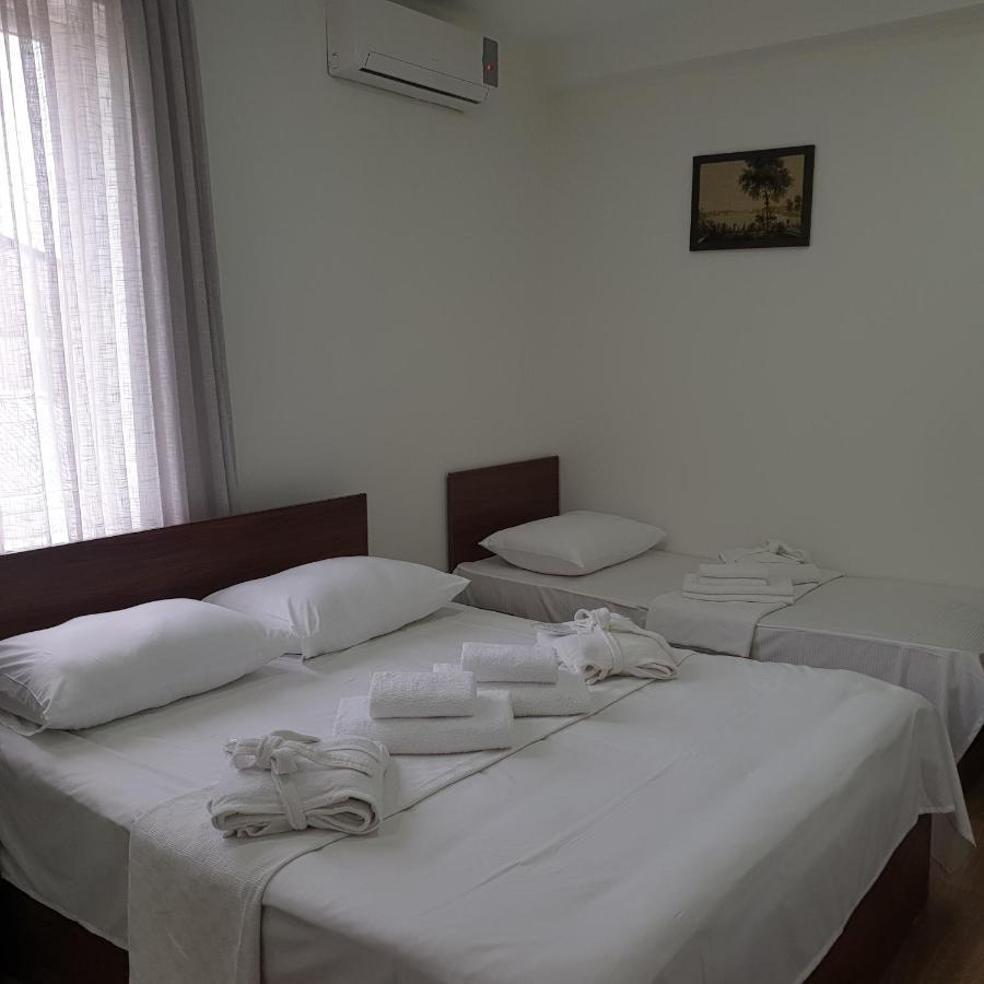 Hotel Leon Batumi Exterior photo