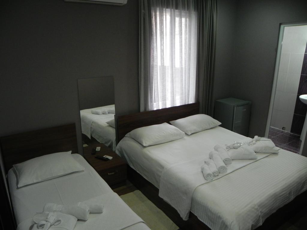 Hotel Leon Batumi Exterior photo