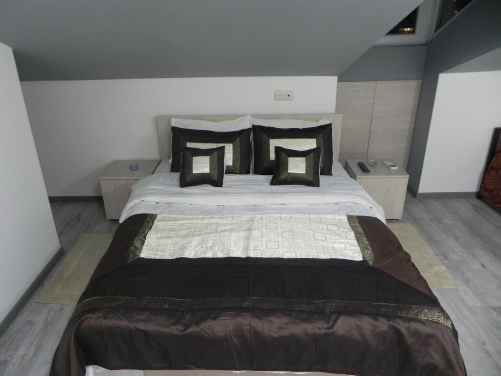 Hotel Leon Batumi Exterior photo