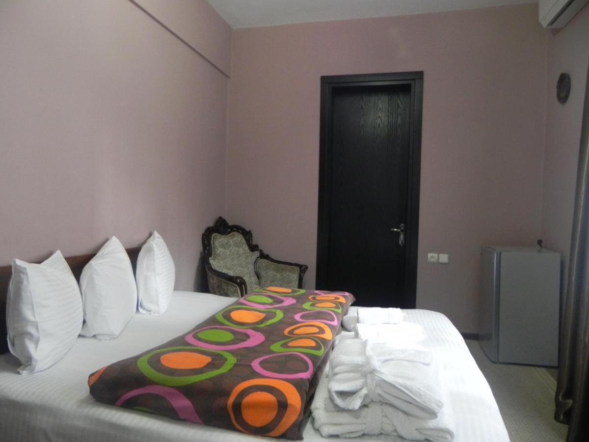 Hotel Leon Batumi Exterior photo